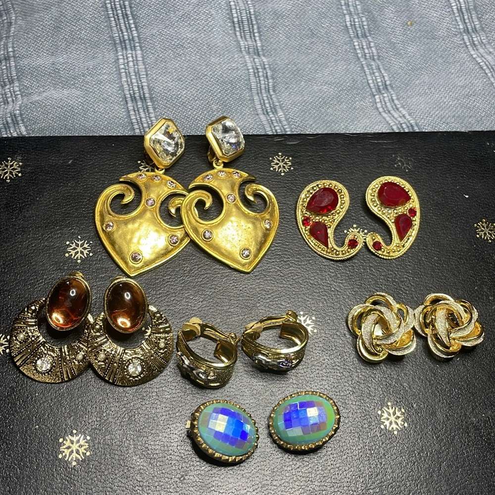 Elegant Gold tone vintage clip-on earrings 6pc
